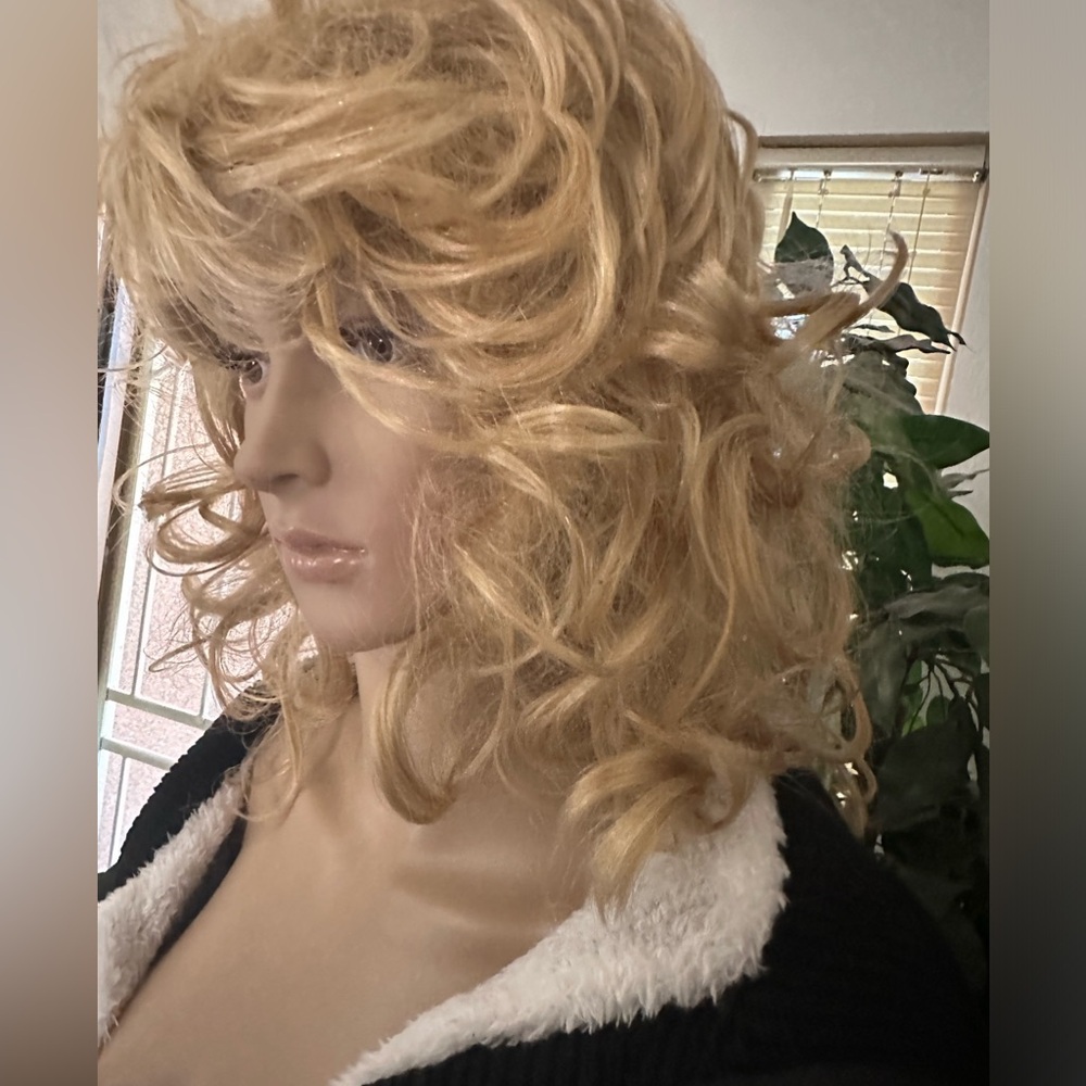 Wigs by Tony of Beverly should length layered